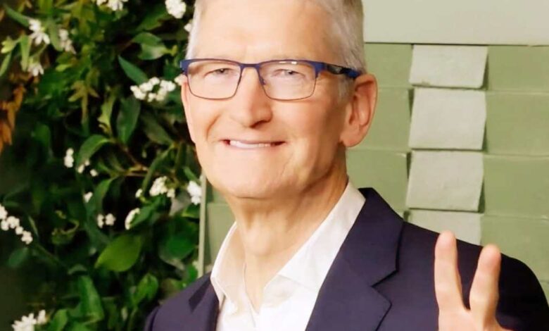 tim cook salary 2024